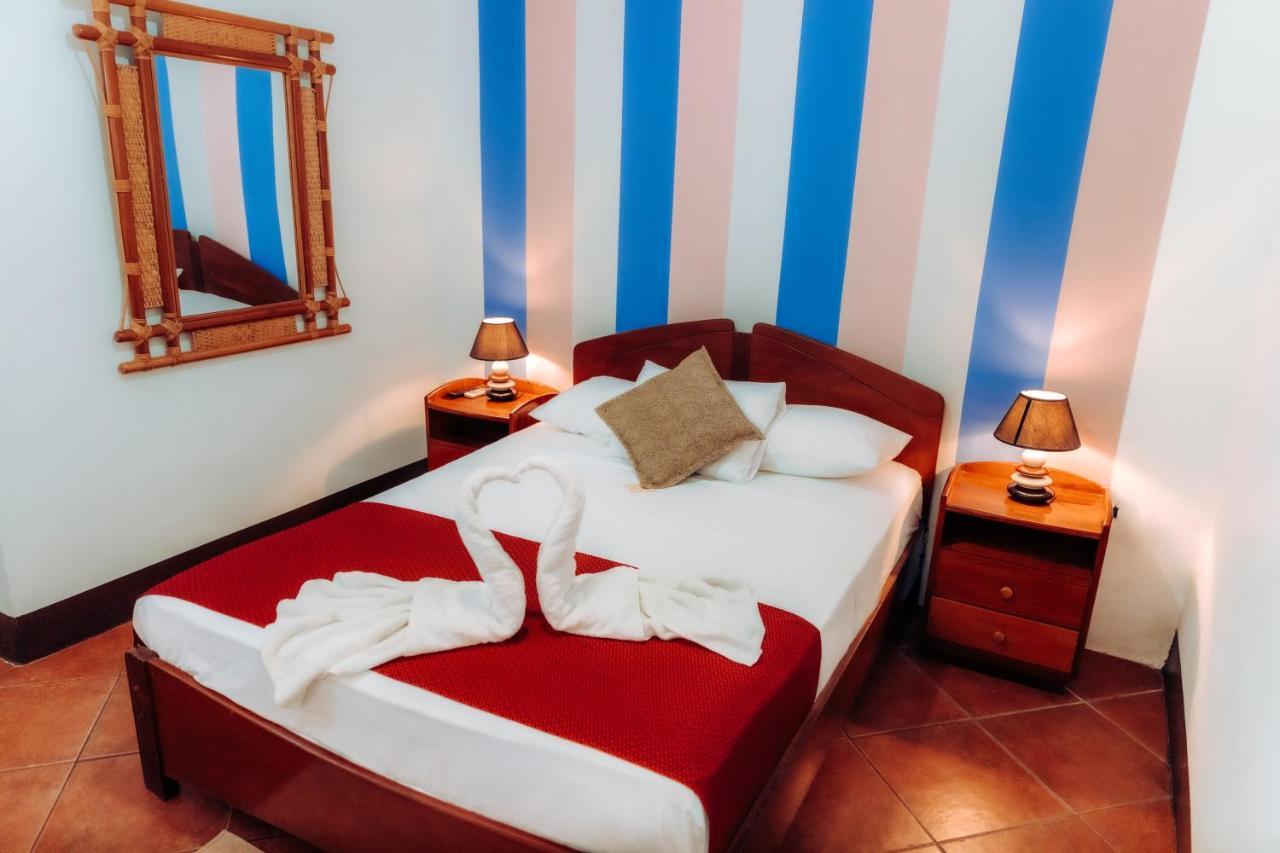 El Cauchero Hotel อีกีโตส ภายนอก รูปภาพ