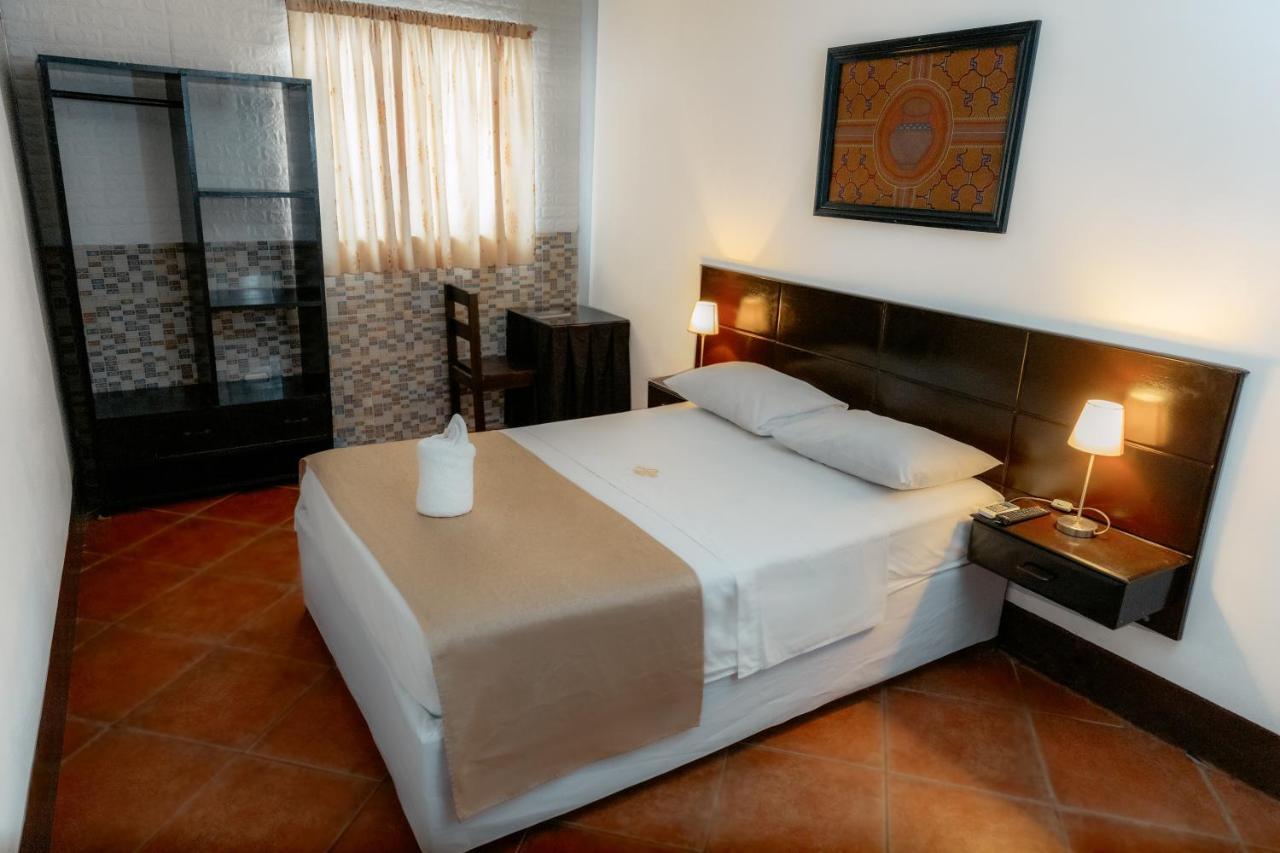 El Cauchero Hotel อีกีโตส ภายนอก รูปภาพ