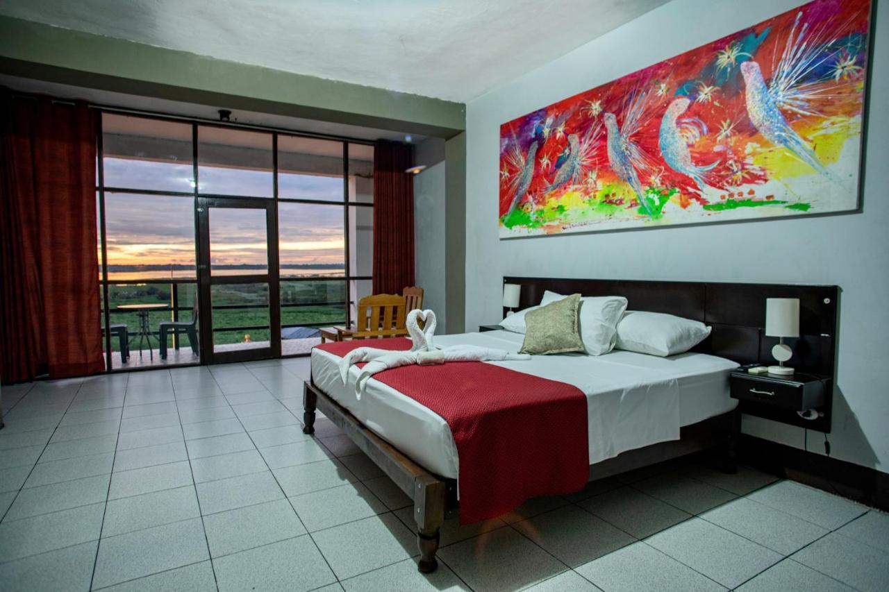 El Cauchero Hotel อีกีโตส ภายนอก รูปภาพ