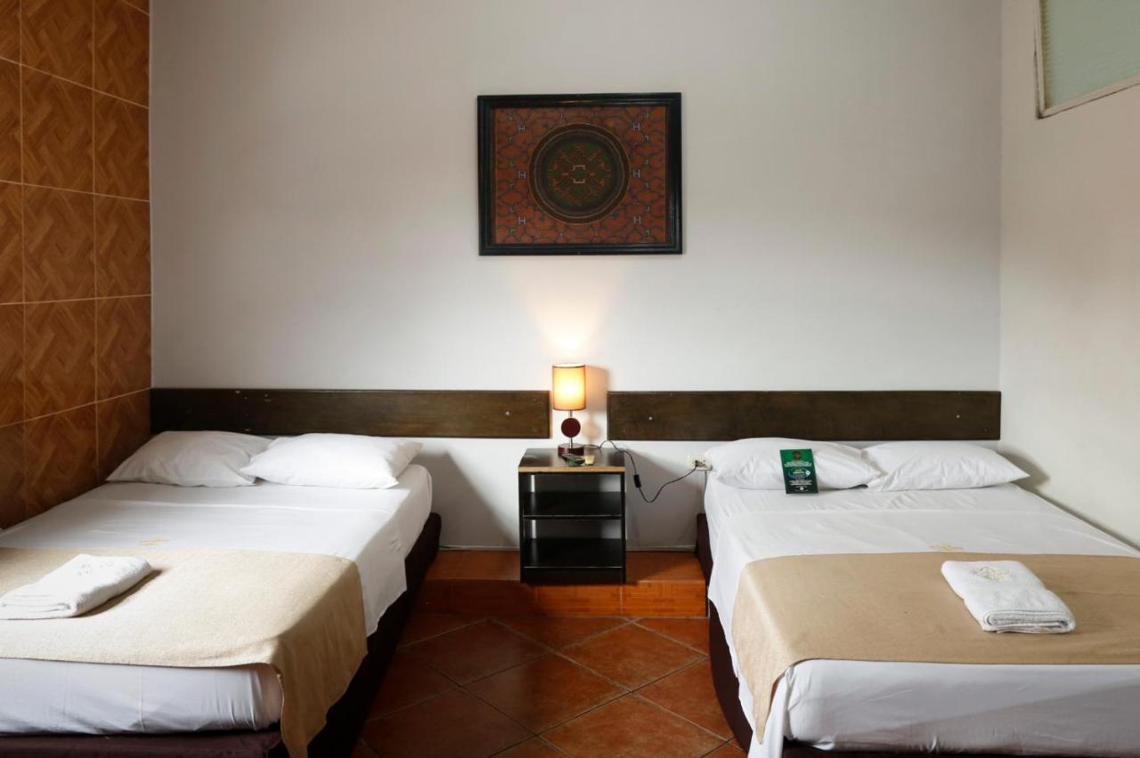 El Cauchero Hotel อีกีโตส ภายนอก รูปภาพ