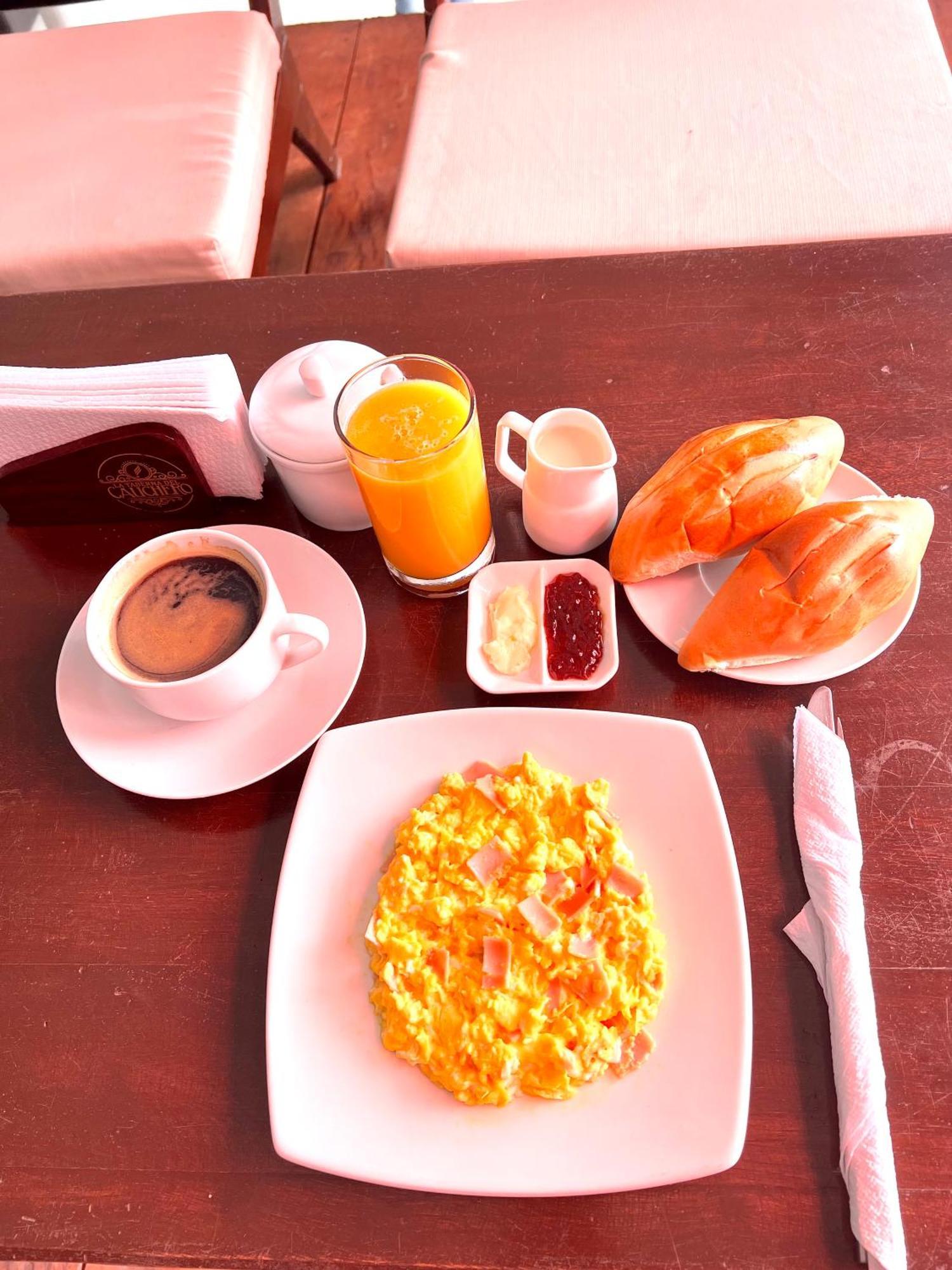 El Cauchero Hotel อีกีโตส ภายนอก รูปภาพ