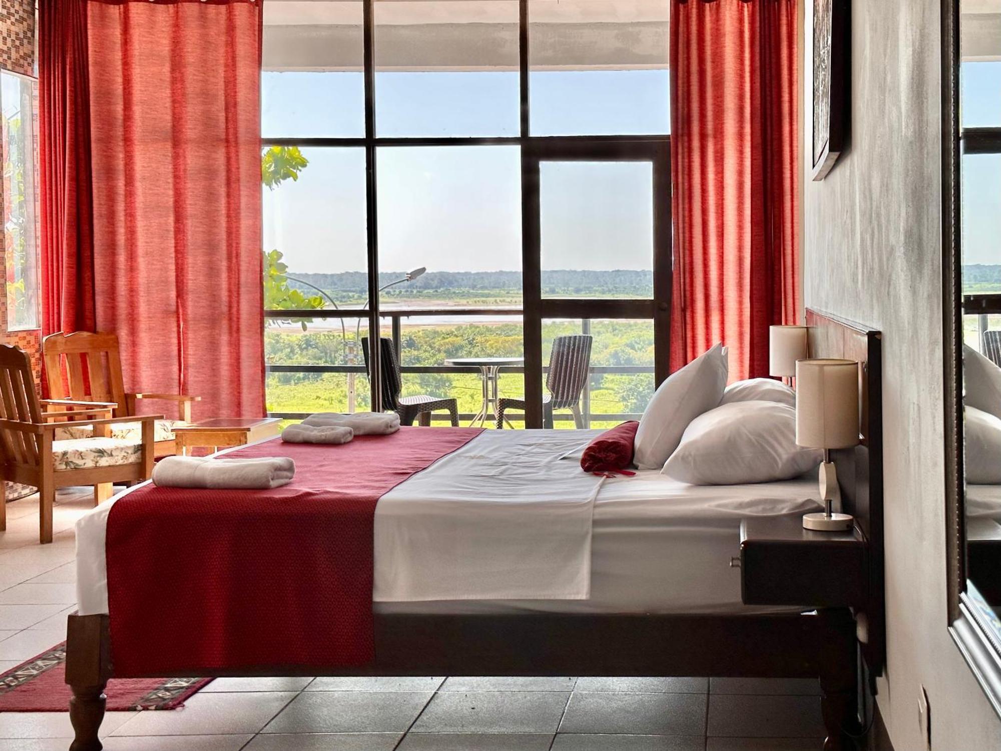 El Cauchero Hotel อีกีโตส ภายนอก รูปภาพ