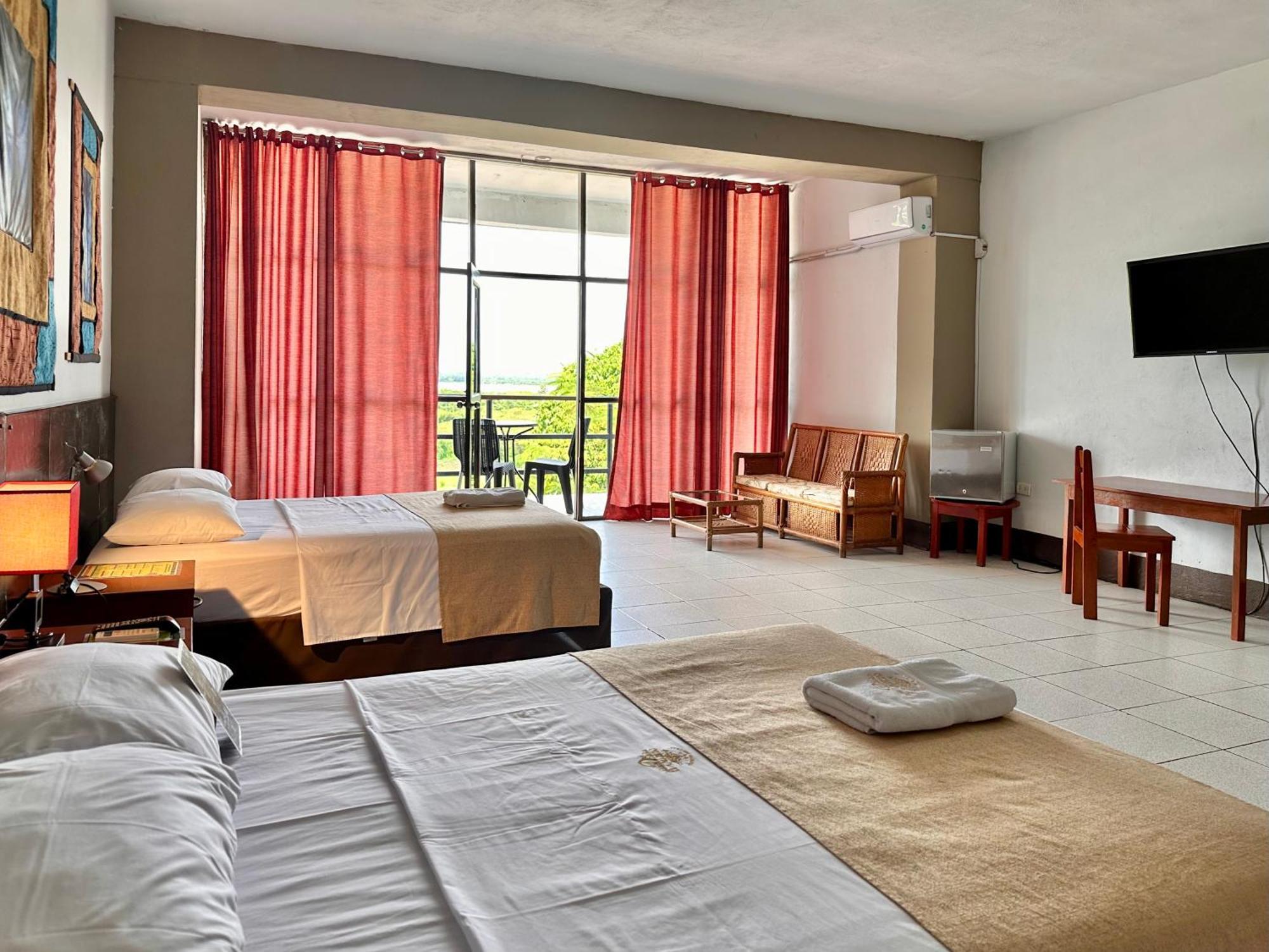 El Cauchero Hotel อีกีโตส ภายนอก รูปภาพ