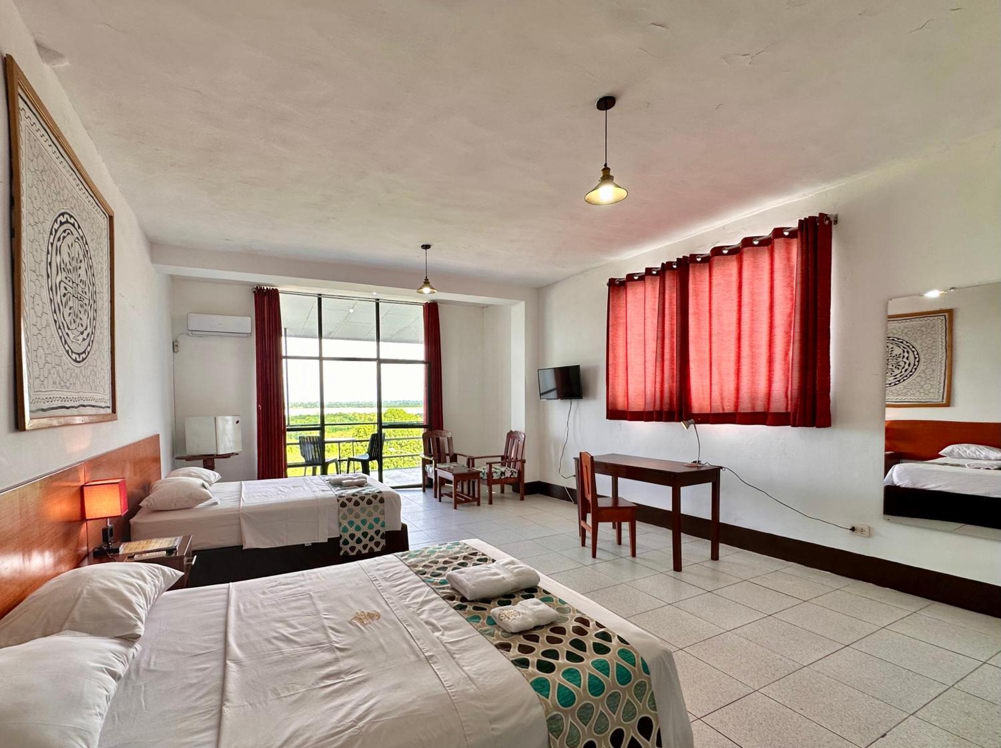 El Cauchero Hotel อีกีโตส ภายนอก รูปภาพ