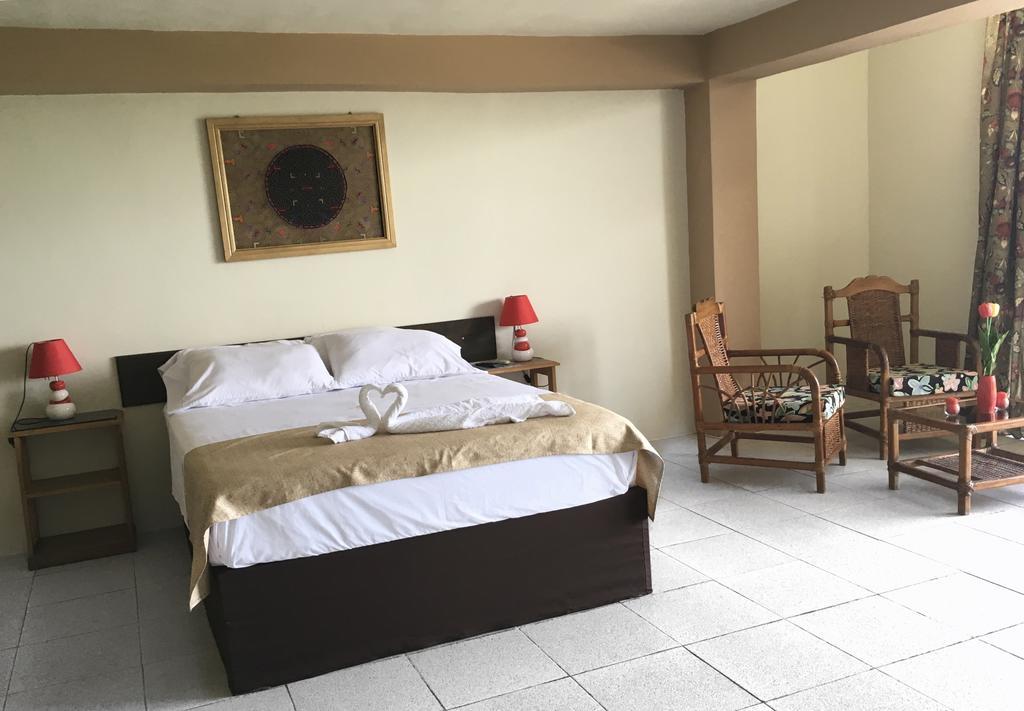 El Cauchero Hotel อีกีโตส ภายนอก รูปภาพ