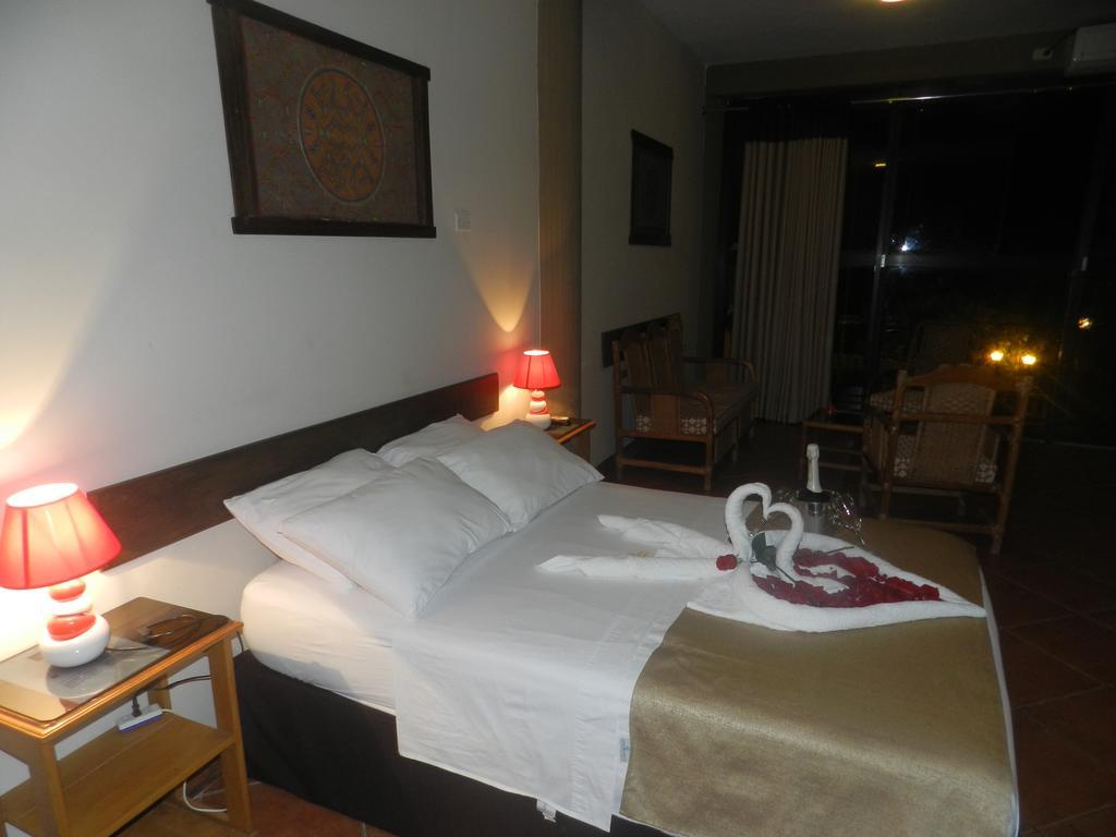 El Cauchero Hotel อีกีโตส ภายนอก รูปภาพ