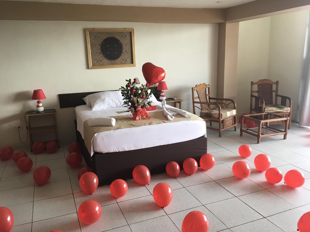El Cauchero Hotel อีกีโตส ภายนอก รูปภาพ